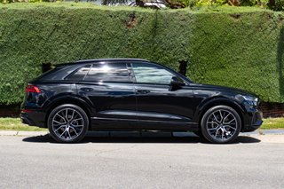 Audi Q8 S line 55 TFSIe 290kW quattro tiptronic