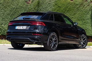 Audi Q8 S line 55 TFSIe 290kW quattro tiptronic