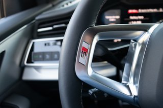 Audi Q8 S line 55 TFSIe 290kW quattro tiptronic