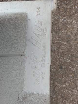 Caseta para perro azul y blanca