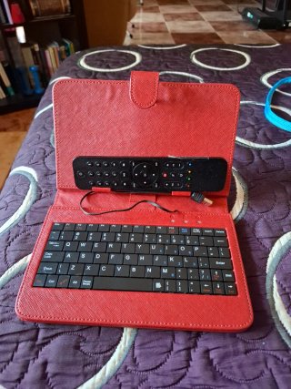 Teclado para Tablet/iPad con Funda Roja