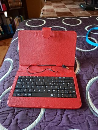 Teclado para Tablet/iPad con Funda Roja