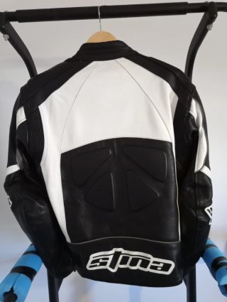 Chaqueta de moto cuero blanca y negra
