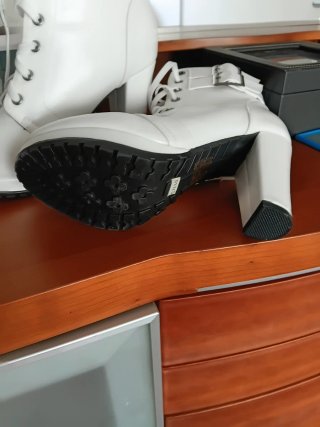 Botines blancos tacón alto con hebillas