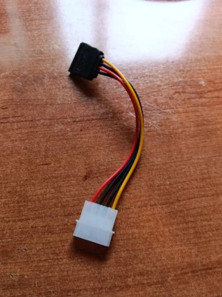 Varios cables y conectores PC