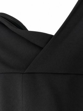 Vestido negro Shein asimétrico