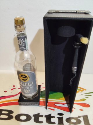 Bottiglia vuota Beluga Gold Line con scatola