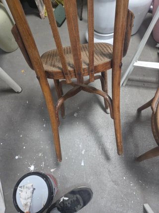 Sillas antiguas de madera y ratán