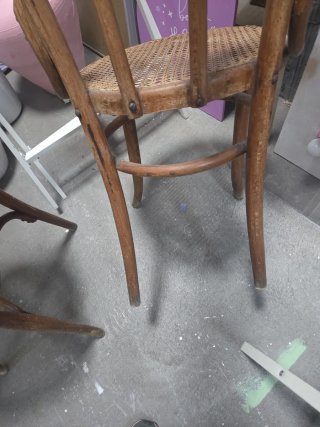 Sillas antiguas de madera y ratán
