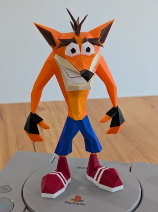 Figura Crash Bandicoot Low Poly PS1 23 cm