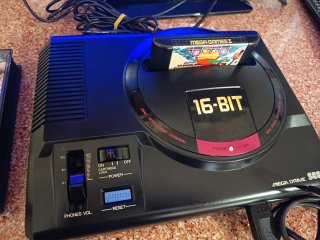 Consola Sega Mega Drive con juego