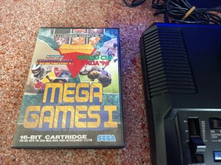 Consola Sega Mega Drive con juego