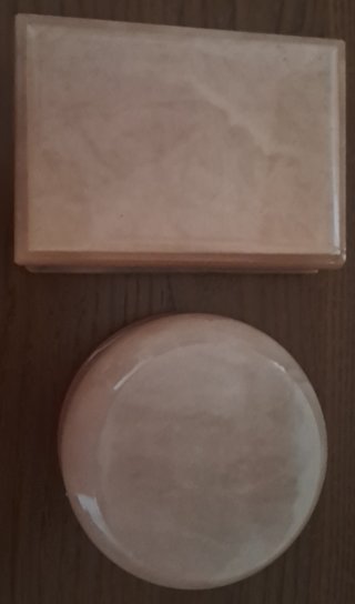 Set portagioie in alabastro decorato