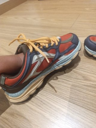 Tenis Zara Azul y Rojo