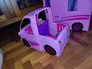 Caravana Barbie con figure e accessori