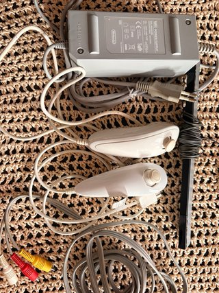 Nintendo Wii Cables + 2 Nunchuk
