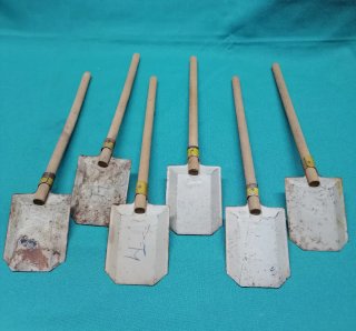 Juguete antiguo de hojalata.