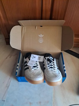Tenis Adidas Beige y Negro