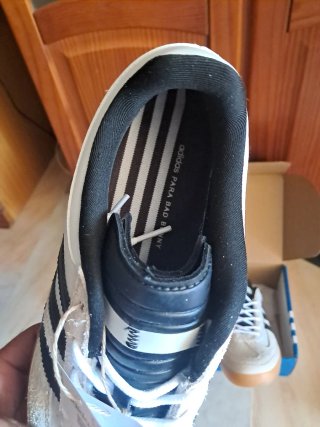 Tenis Adidas Beige y Negro