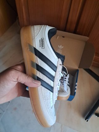 Tenis Adidas Beige y Negro