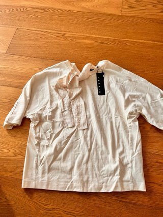 T-shirt panna con fiocco
