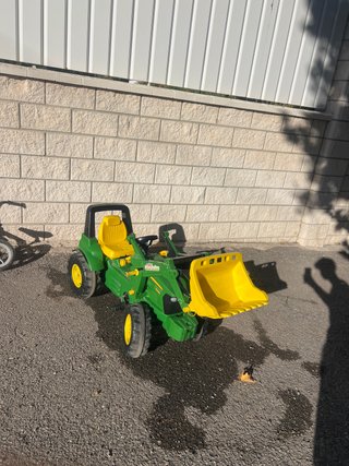 Tractor John Deere a pedales para niños