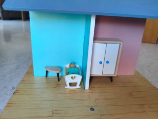 Casa de muñecas con muebles