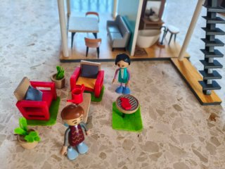 Casa de muñecas con muebles