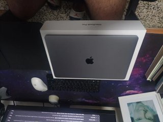 MacBook Pro 13 M2 8GB RAM 512GB SSD