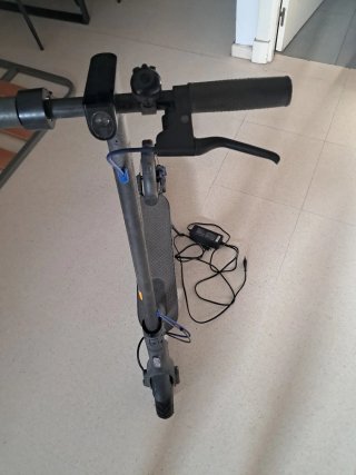 Patinete Eléctrico Xiaomi con cargador incluido.