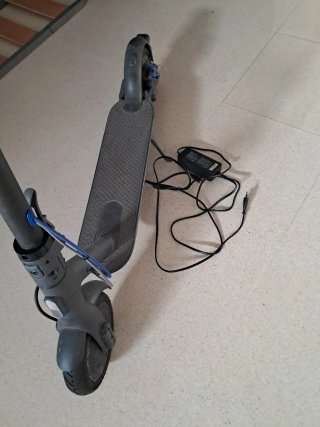 Patinete Eléctrico Xiaomi con cargador incluido.