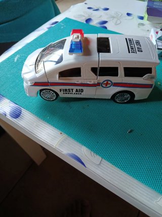 Ambulancia Transformable First Aid Pioneer