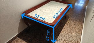 Mesa baja de salón de madera y mármol