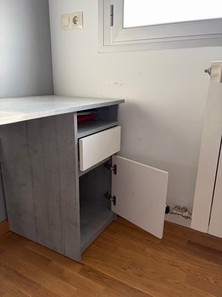 Escritorio gris y blanco para oficina/dormitorio
