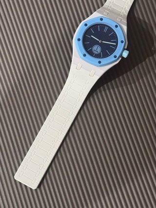 Orologio con cinturino bianco e blu