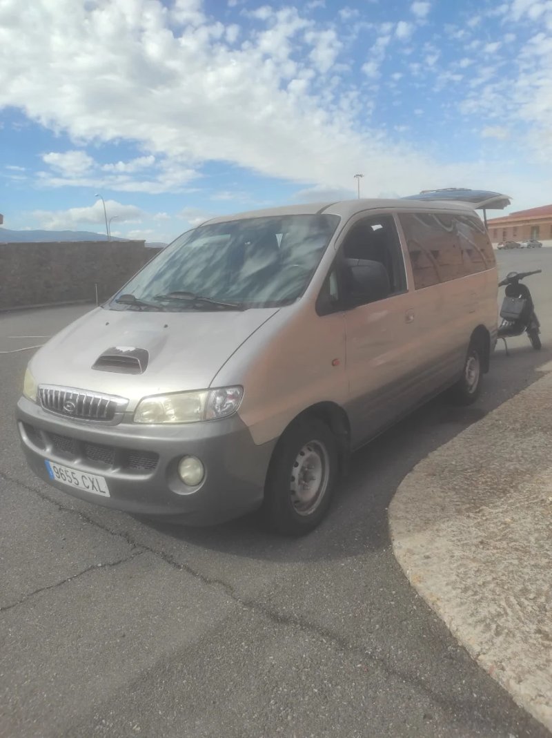 Hyundai H-1 2.5 Tdi 100cv. 7 plazas - foto 1