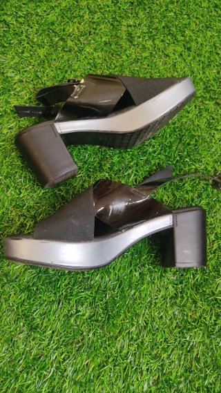 Sandalias plataforma negras y plateadas