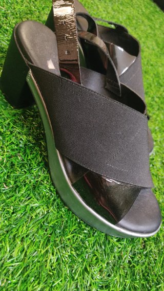 Sandalias plataforma negras y plateadas