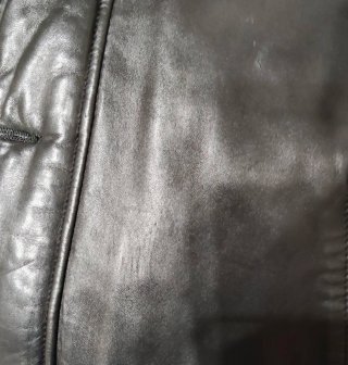 Chaqueta Hark Negra con Cuello de Borrego