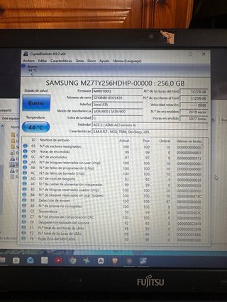 Notebook Fujitsu, 15" i5 250 ssd 8ram
