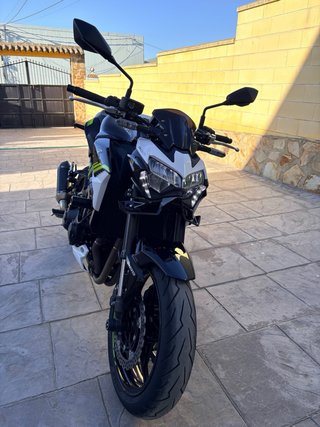 Kawasaki Z900 2020 Negra, verde y blanca