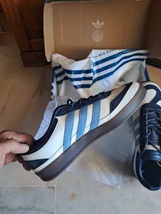 Tenis Adidas x Bad Bunny Azul Blanco