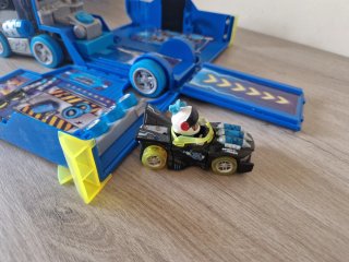 Camión Turbo Truck T-Racers. Incluye 2 muñecos