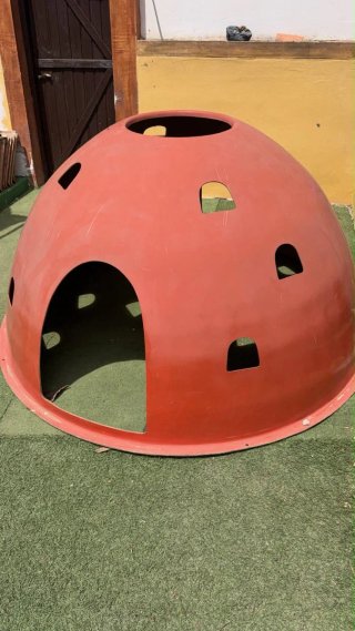 Parque infantil tipo iglú, tobogán y canasta