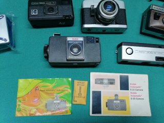 Lotto di 18 vecchie fotocamere Kodak