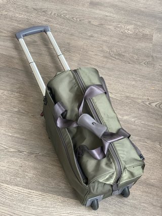 Bolsa de viaje Parfois con ruedas verde