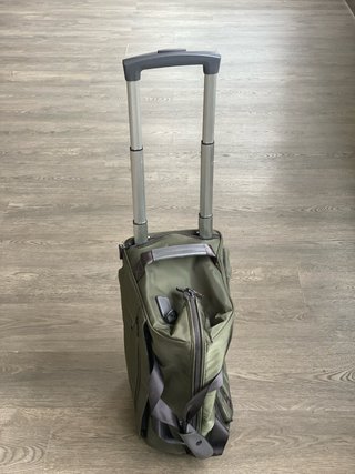 Bolsa de viaje Parfois con ruedas verde