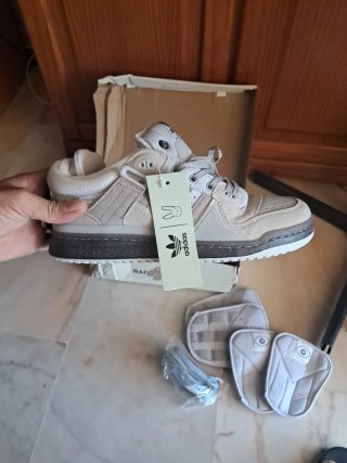 Tenis Adidas x Bad Bunny Beige/Gris
