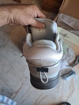Tenis Adidas x Bad Bunny Beige/Gris