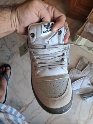 Tenis Adidas x Bad Bunny Beige/Gris